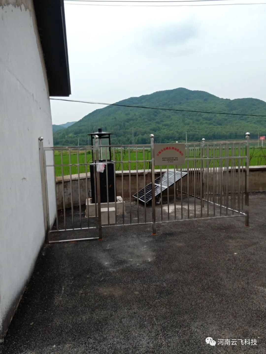 太陽(yáng)能自動(dòng)蟲情測(cè)報(bào)燈